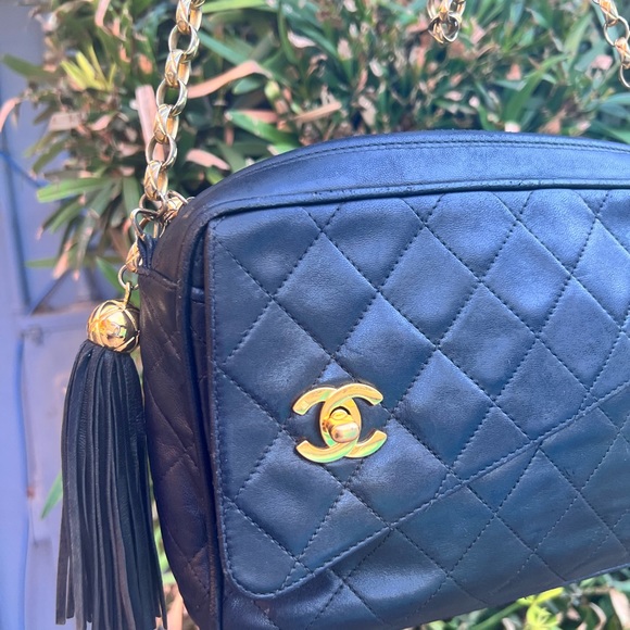 Authentic Chanel CC black lambskin quilted diagonal run lock flap camera bag - Picture 7 of 16